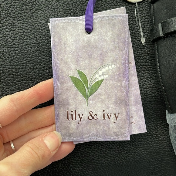 BNWT, Lily and Ivy large purse. - Picture 3 of 8